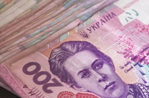 "Благодійники" зі злими намірами: У Сумах росіяни скидають із БПЛА фальшиві гроші (фото)