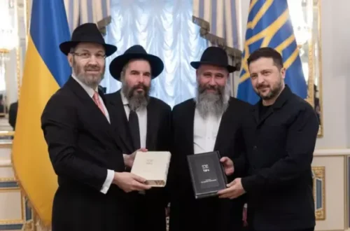 На честь свята про перемогу свободи: Зеленський отримав особливий подарунок від представників єврейських громад (відео)
