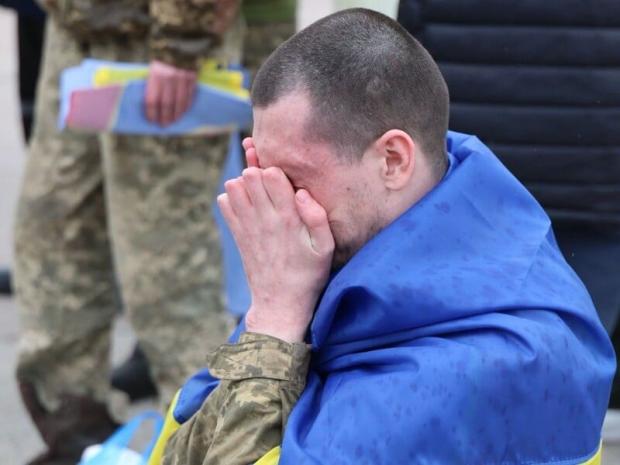 Україна і РФ провели "великодній" обмін полоненими: Скільки українців повернулися додому (фото, відео)