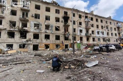Якраз перед обіцяним "перемир'ям": У переддень Великодня РФ вдарила трьома авіабомбами по Краматорську, багато людей постраждало (фото, відео)