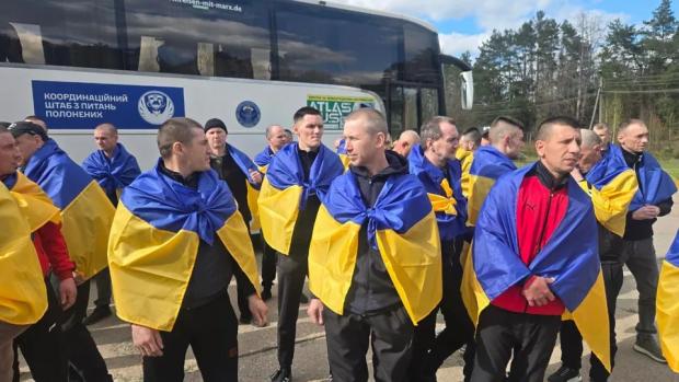 Воїни повертаються додому: Зеленський повідомив про черговий обмін полоненими (фото)