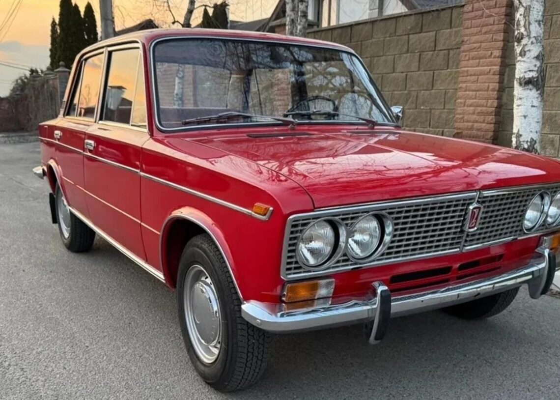 У Києві продається 36-річний ВАЗ-2103 у заводському стані
