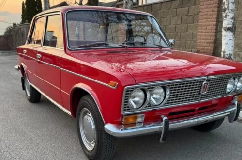 У Києві продається 36-річний ВАЗ-2103 у заводському стані