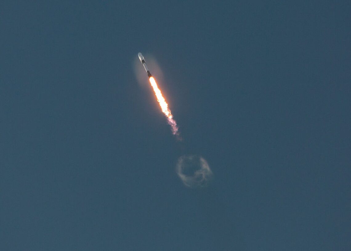 SpaceX запустила новий супутник-шпигун