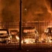 Удар по автосалонах на Степана Бандери: загинули двоє охоронців, знищено 60 машин (відео)