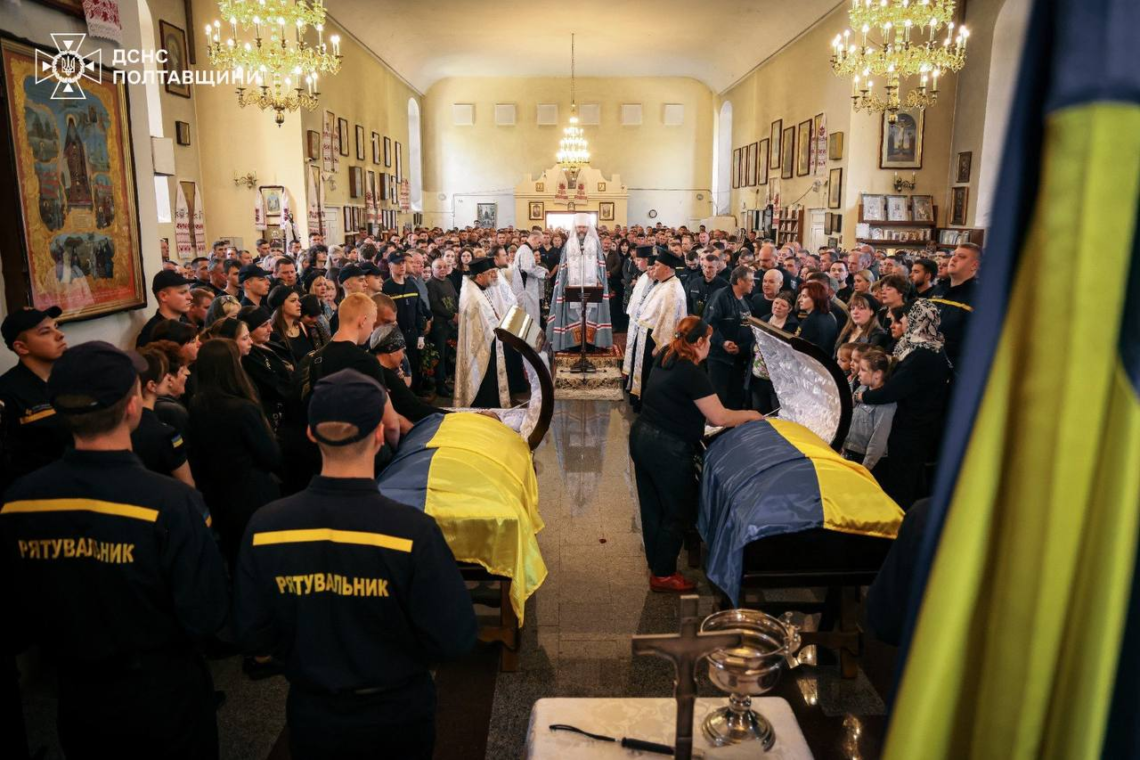 Полтава попрощалася із рятувальниками, які загинули внаслідок удару РФ фото 1