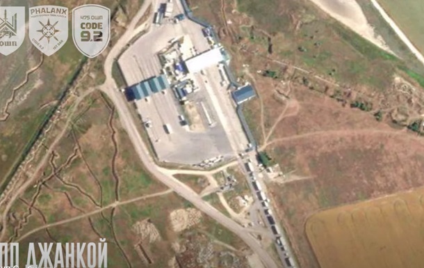"Переходимо до патрулювання ворожої логістики з Криму та блокування спроб відновлення переправ": Сили оборони б'ють по мостах, що з'єднують ТОТ материкової України з анексованим півостровом (відео)