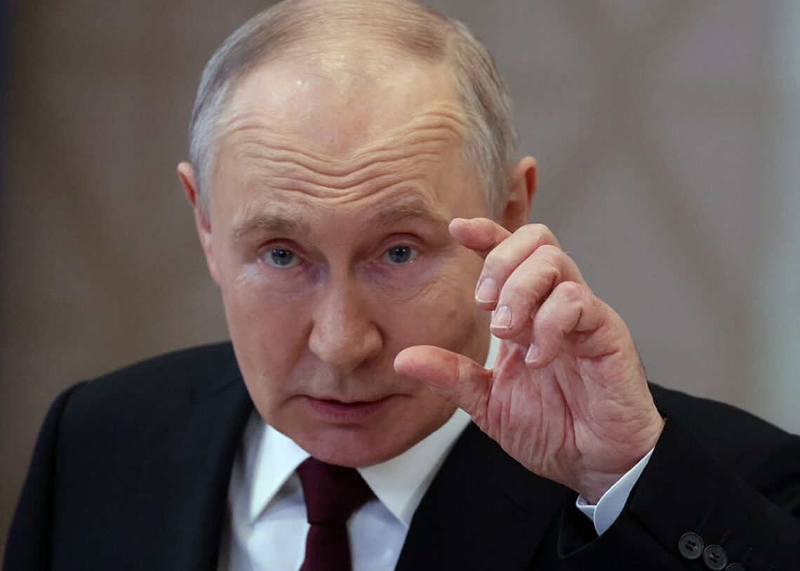 В Росії вирішили переписати історію предків Путіна