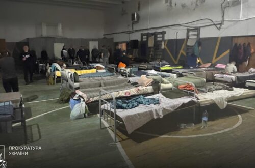 Приковували людей кайданками в ТЦК: ужгородські військкоми отримали підозру