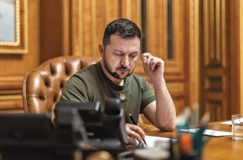 ЗМІ назвали хто передав лист від Зеленського для Путіна