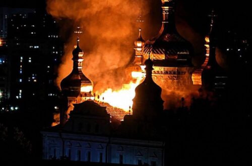 Митрополит Епіфаній закликав до молитви через пожежу в Успенському соборі Печерської лаври внаслідок удару РФ фото 1