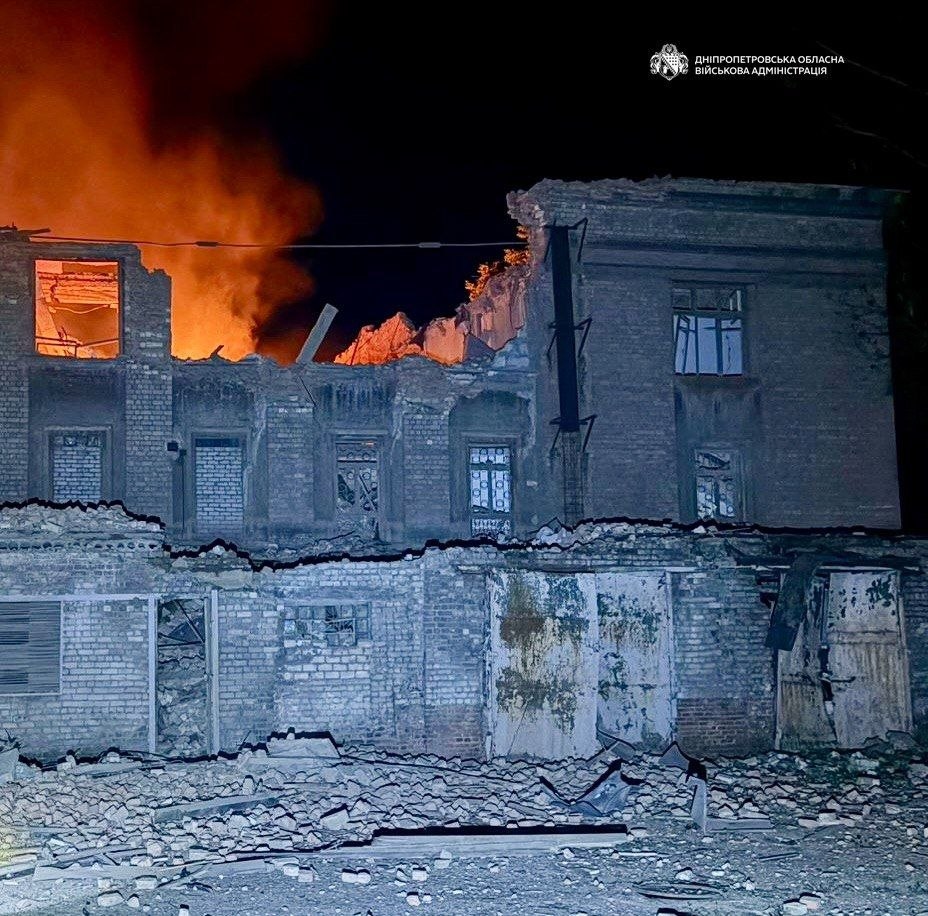 У Дніпрі внаслідок російської атаки пошкоджені коледж, школа, заклад культури фото 1