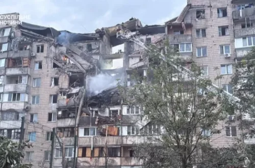 Частково зруйнований будинок у Подільському районі