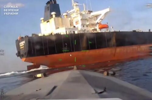 Як СБУ вразила морським дроном "Мамай" російський танкер у Чорному морі (відео)