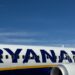 Пасажира затягнуло у розбите вікно літака Ryanair