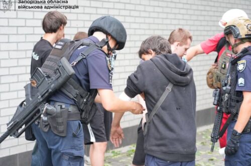 РФ вдарила по багатоповерхівці в Запоріжжі: під завалами люди