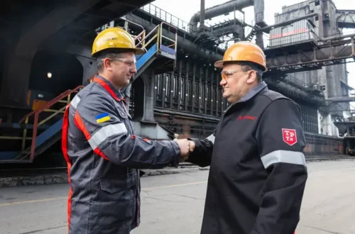 Ахметов підвищив зарплати працівникам своїх українських металургійних підприємств на 10%