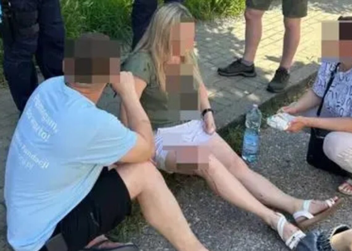 У Польщі пенсіонер побив українку палицею