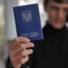 Уряд змінив правила обслуговування чоловіків у консульствах за кордоном