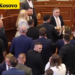 У Косові прем'єра закидали яйцями під час засідання парламенту