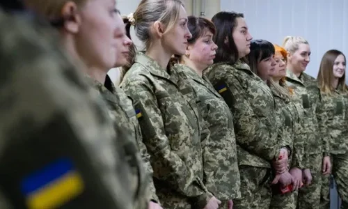 "Із теплих студій - в окопи": Гетманцев відреагував на заклики мобілізувати жінок в Україні