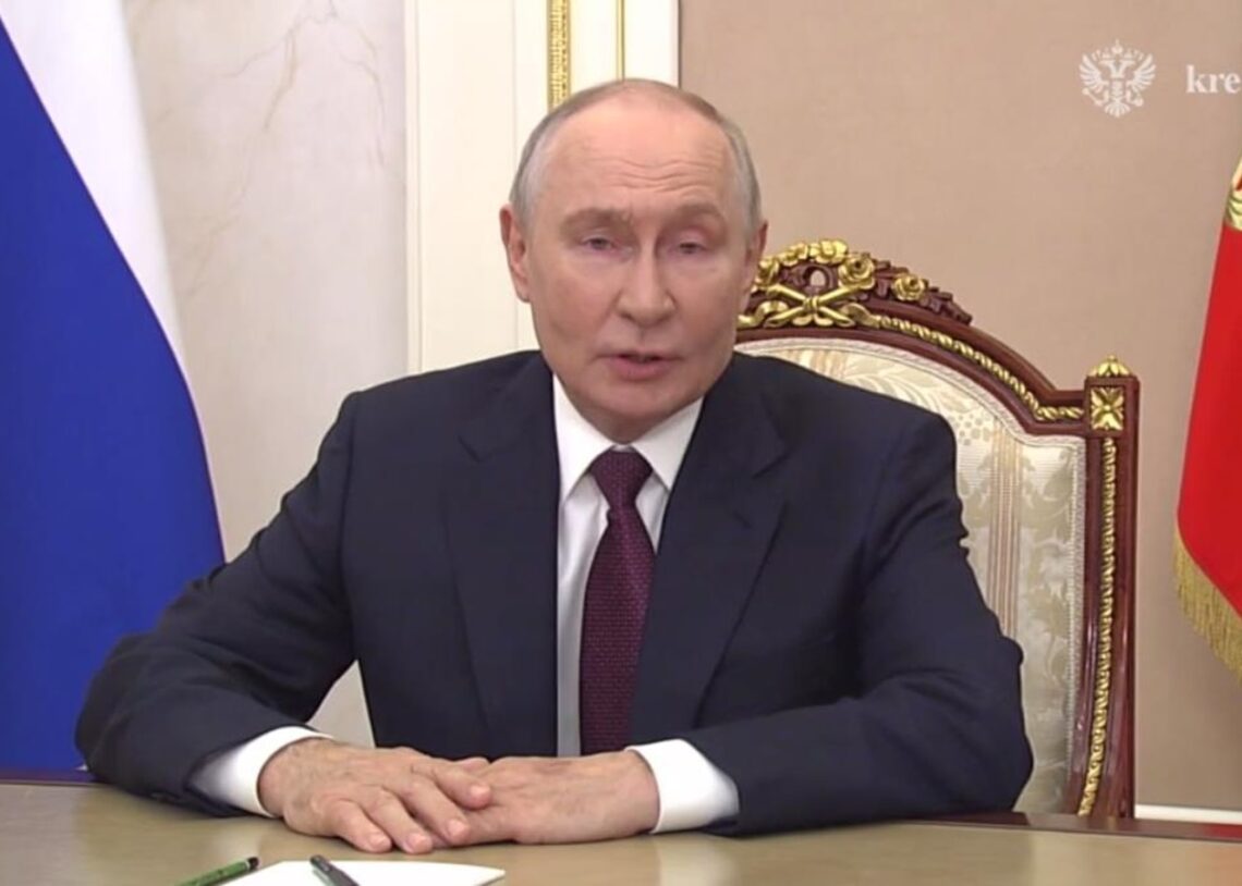 У Путіна на руці помітили слід від ін'єкцій