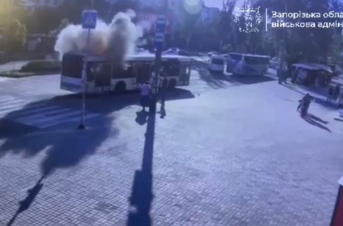 У Запоріжжі FPV-дрон атакував автобус: є поранені