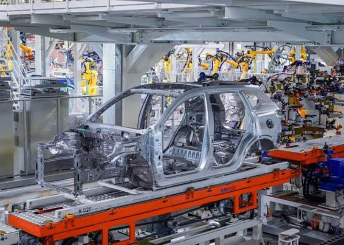 У РФ після атаки дронів призупинив роботу автозавод