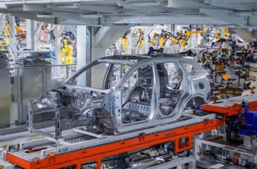 У РФ після атаки дронів призупинив роботу автозавод