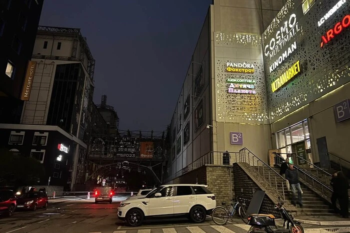 ТРЦ Cosmo Multimall у Києві відновлює роботу після російської атаки: що вже працює