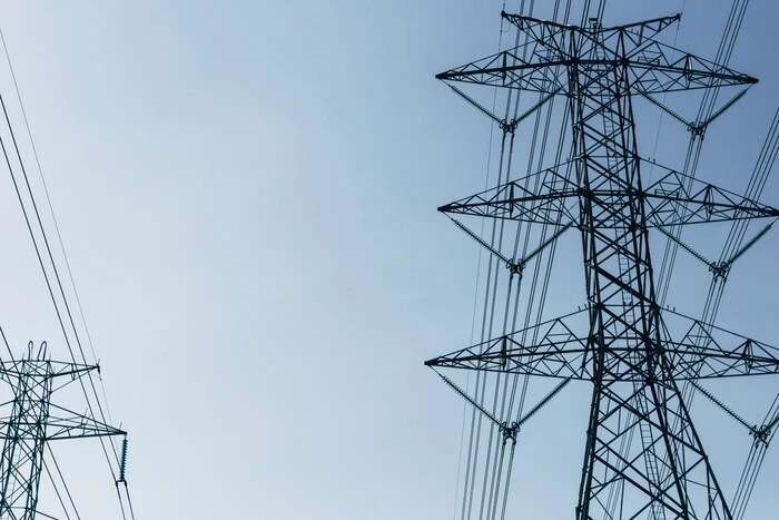 Ручне регулювання прайс-кепів відлякує інвесторів від української енергетики – експерт